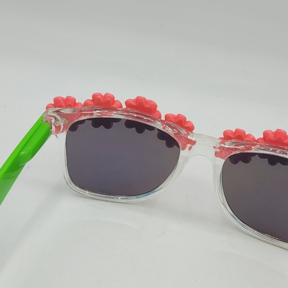 Floral Embellished Sunglasses - Green Frame, Blue Gradient Lens - Picture 4 of 6